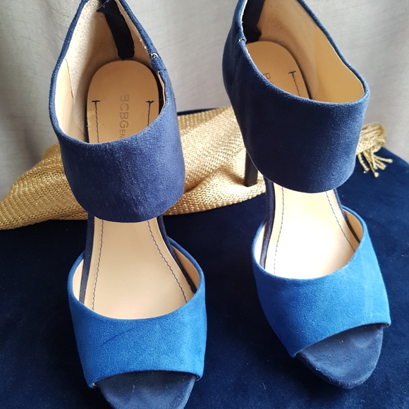 BCBG pumps - Picture 2 of 8